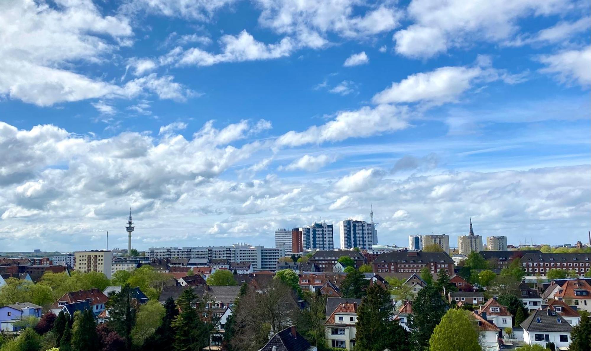 City Ferienwohnung Skyline - Mit Grossem Balkon & Xxl- Sofa Fuer Bis Zu 4 Personen เบรเมอร์ฮาเฟิน ภายนอก รูปภาพ