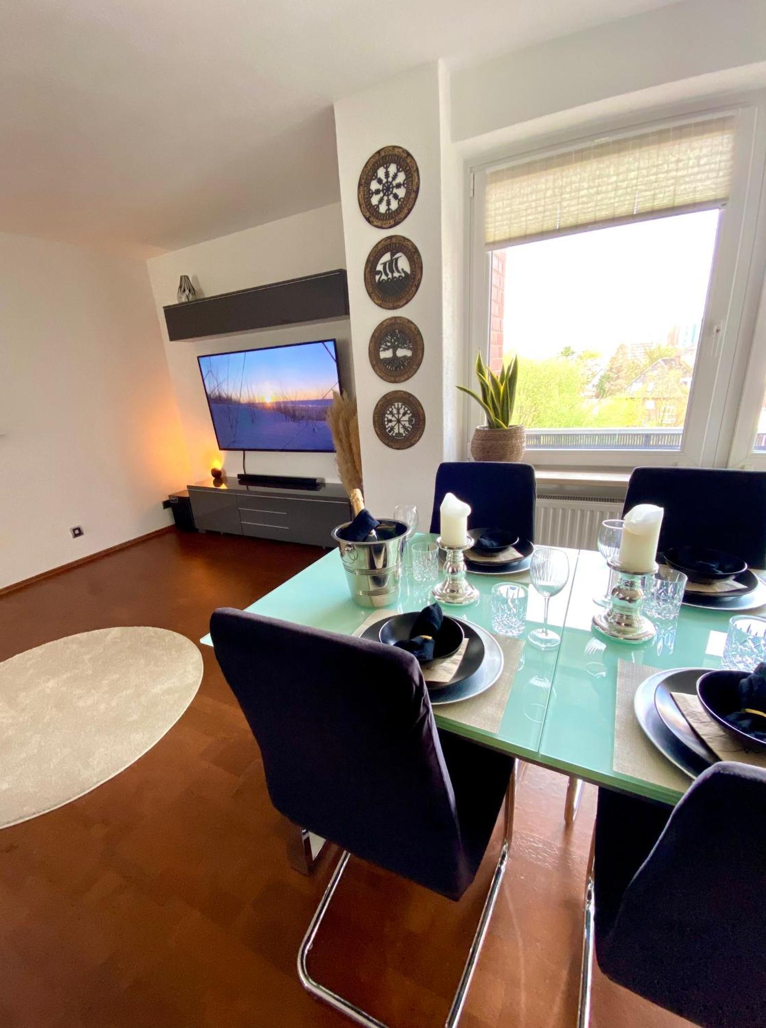 City Ferienwohnung Skyline - Mit Grossem Balkon & Xxl- Sofa Fuer Bis Zu 4 Personen เบรเมอร์ฮาเฟิน ภายนอก รูปภาพ